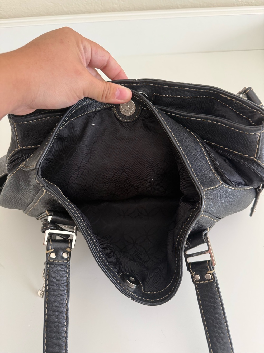 Fossil Black Leather Shoulder Tote with Contrast Stitching - Picture 7 of 11